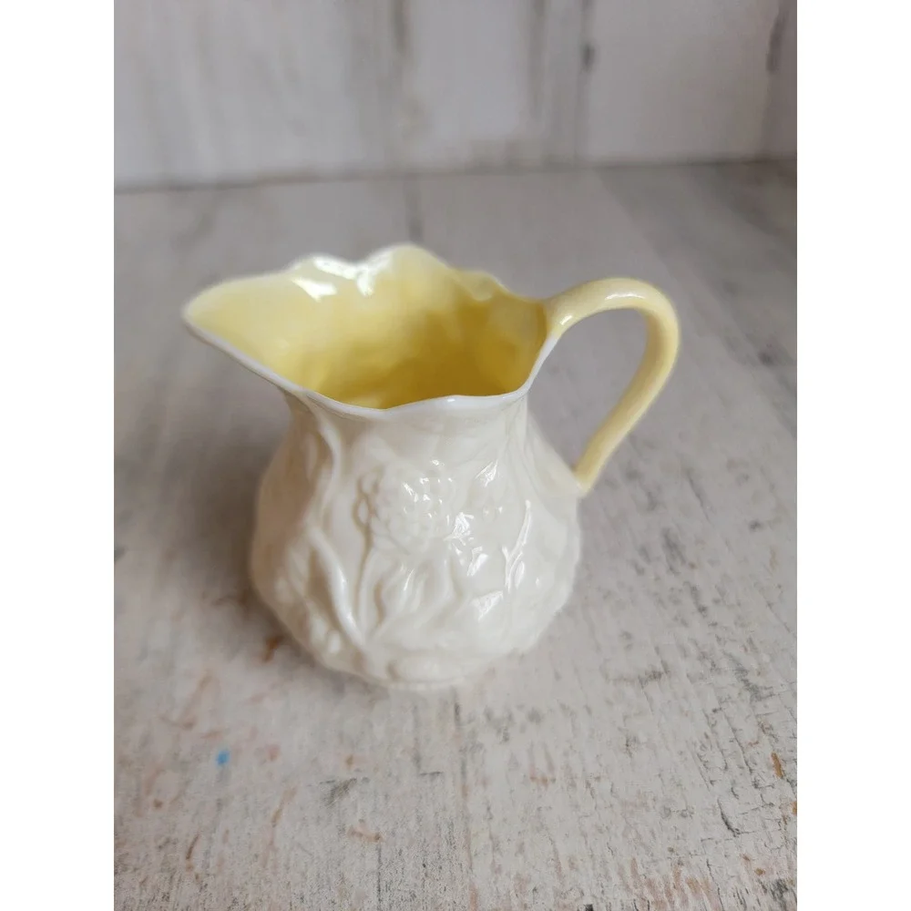 Belleek Ireland‎ mini off-white creamer scalloped luster kitchen home